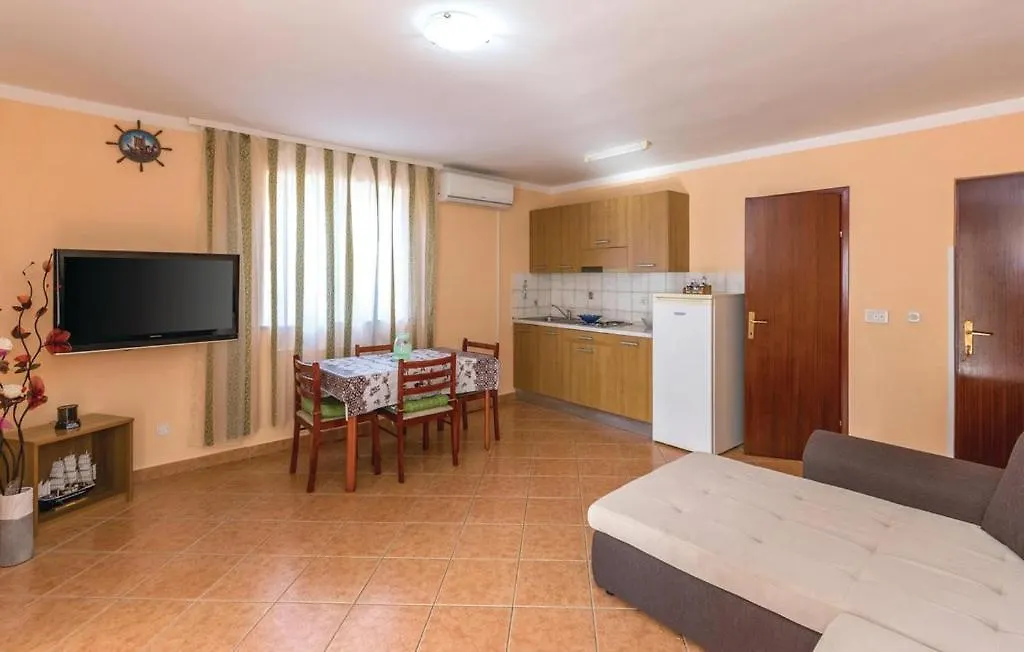 Kenan Apartmani Liznjan 0*,  Croatia
