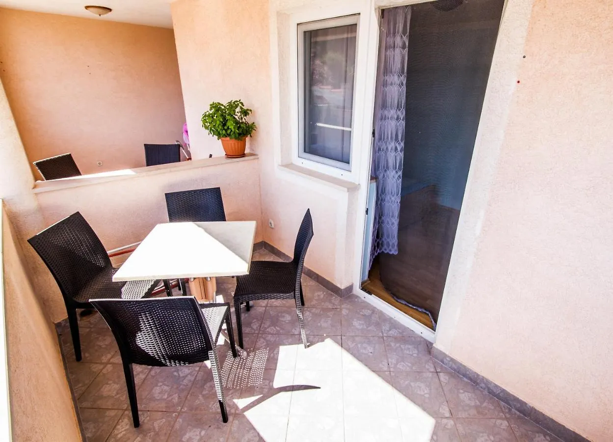 Apartment Kenan Apartmani Liznjan